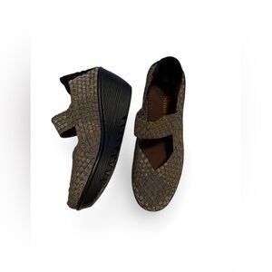 Bernie Mev Women’s Criss Cross Metallic Mary Jane Wedges Shoes Gold Size 38